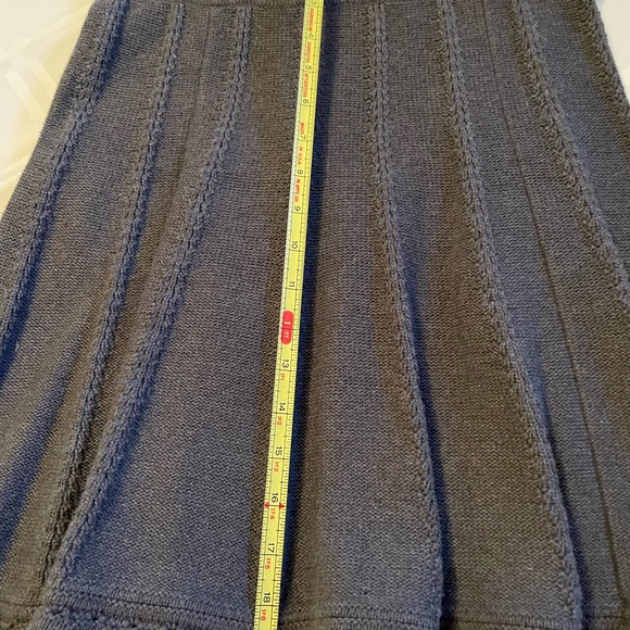 Short CAbi skirt is great over tights! Grey, cotton and fits more than size XS. - Picture 4 of 5